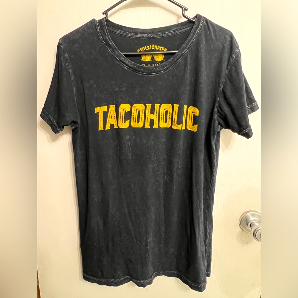 TACOHOLIC Distressed / Vintage look Black Shirt in Large w/ yellow gold letters